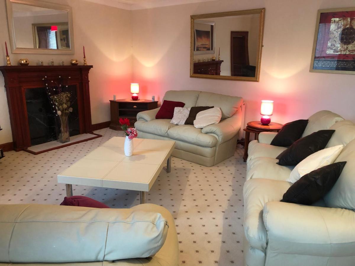 Executive Serviced Apartments 2 Forfar Buitenkant foto