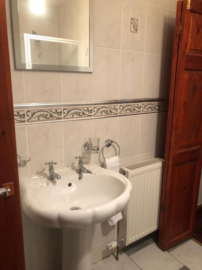 Executive Serviced Apartments 2 Forfar Buitenkant foto